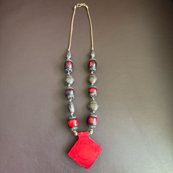 Elegant Red and Silver Beaded Necklace - Picture 7 of 7